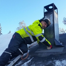 Markku korjaa piipun juurta